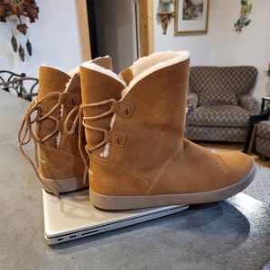 Kookaburra by UGG Shazi short boot size 10 leather chestnut brown